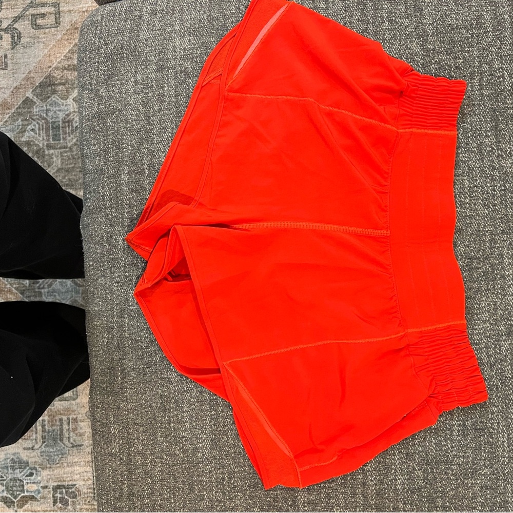 Lululemon Hotty Hot HR 2.5 Short, Size 8, Hot Heat